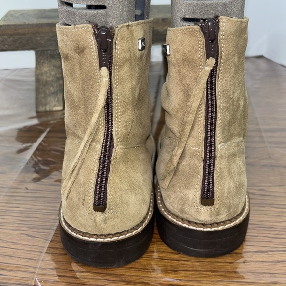 Musse & cloud woman’s Lucena tan ankle boots/booties. Back zipper. Size 9. EUC. - Picture 4 of 6